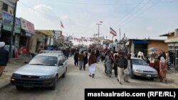 د واڼه بازار له مرکزي کوڅې ګڼ خلک تېرېږي - انځور له ارشیفه.