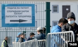Москва облусундагы Сахарово борборуна патент алуу үчүн келген мигранттар. Архив.