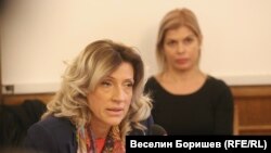 Съдия Владислава Цариградска говори пред временната парламентарна комисия за Нотариуса пред погледа на прокурор Невена Зартова.