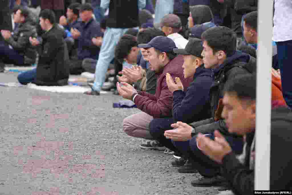 "Дүйнөдөгү кырдаалды эске алганда кандай гана иш-чара өткөрүлбөсүн адамдардын коопсуздугу биринчи орунда турушу керек", - дейт Улуттук коопсуздук мамлекеттик комитетинин төрагасынын мурдагы биринчи орун басары Артур Медетбеков.