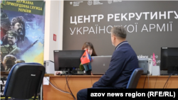 Ucraina cu greu reușește să recruteze noi soldați pentru efortul de război.