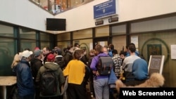 Angajații străini care vin în România cu vize de lucru vor trebui să prezinte un contract individual de muncă în 15 zile de la sosire. Imagine ilustrativă, de la Serviciul de Imigrări Cluj.