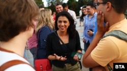 Кандидатката за кмет на София Ваня Григорова на протест против плановете за демонтаж на Паметника на Съветската армия. 9 август 2023 г.