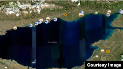 ecomap.kg сайтынан алынган сүрөт. Көк белги ошол жерде суунун булганганы аныкталганын көрсөтөт.