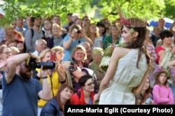 Першы публічны паказ і першы праект для фэста ў Вязынцы пад Менскам. 2016 год