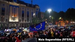 აქცია პარლამენტთან „რუსული თვითმფრინავი ევროკავშირში არ ჯდება“ - "რუსული თვითმფრინავი არაფერში არ ჯდება"