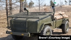 Товарно превозно средство UGV по време на тестване от украинската организация Brave1