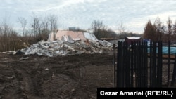 Casa părinților Oanei Barbu, morți în urma exploziilor din Crevedia, a fost pusă la pământ. La patru luni de la tragedie, fiica celor doi susține că nu a fost contactată de Flagas.