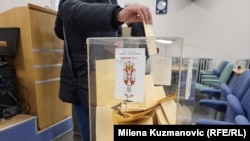 Во Србија денеска се гласа на парламентарни, покраински и локални избори.