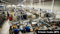 Összeszerelő csarnok az Autoliv Ipari és Kereskedelmi Kft. sopronkövesdi üzemében 2015. február 23-án