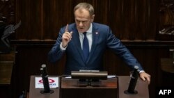 "Ние сме толкова по-силни, по-суверенни, не само когато Полша е по-силна, но и когато Европейският съюз е по-силен", каза Туск пред депутатите