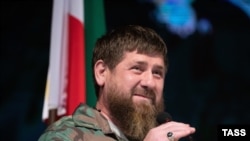 რამზან კადიროვი, რომელმაც საკუთარ თავს პუტინის „ქვეითი ჯარისკაცი“ უწოდა, ფრონტის ხაზიდან ხშირად ავრცელებს ცნობებს ჩეჩენი მებრძოლების წარმატებული ოპერაციების შესახებ