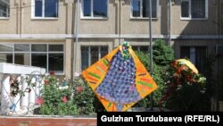 Кыргызстанда мектептердин бири. 