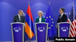 Армениянын премьер-министри Никол Пашинян, АКШнын мамлекеттик катчысы Энтони Блинкен, Европа комиссиясынын президенти Урсула фон дер Ляйендин басма сөз жыйыны. Брюссель, 5-апрель, 2024-жыл.
