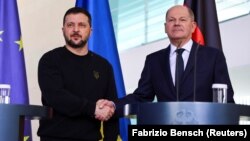 Գերմանիայի կանցլեր Օլաֆ Շոլցը և Ուկրաինայի նախագահ Վլադիմիր Զելենսկին համատեղ ասուլիսի ժամանակ, Բեռլին, 16-ը փետրվարի, 2024թ.