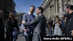 Boshko Obradoviq dhe Millosh Jovanoviq në protestën para ndërtesës së Qeverisë në Beograd kundër marrëveshjes me Kosovën, 24 mars 2023.