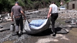 Գետի քշած կառույցներ, ջրի տակ մնացած մեքենաներ. հեղեղների հետևանքները Լոռիում