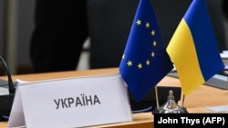 Про те, що пришвидшений вступ України до ЄС може бути частиною мирного плану, обговорюваного між Києвом, Брюсселем і Вашингтоном, написало видання Financial Times