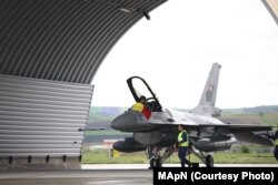 România va avea până la finalul lui 2025 trei escadrile complete de avioane de luptă F-16.