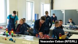 Elevi ai școlii profesionale nr. 5 din Bălți, instituție care a trecut la învățământul dual.