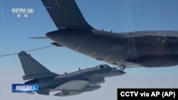 Postul de televiziune de stat din China, CCTV, a anunţat că armata chineză continuă duminică exerciţiile de încercuire a Taiwanului.