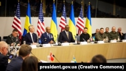 Президент Володимир Зеленський та міністр оборони Рустем Умєров взяли участь у зустрічі «Рамштайн» в штабквартирі НАТО 11 жовтня 2023 року