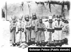 მთავრობასთან დაკავშირებული ახალი ამბების პორტალი წერდა, რომ „მუზეუმების საგანძურის უნებართვოდ გამოქვეყნება დანაშაულია ყველა ქვეყანაში“.