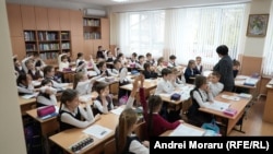 Elevi ai claselor primare de la Liceul „Mihai Viteazul”.