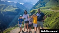 ზაზა მესხი მეუღლესთან და შვილებთან ერთად