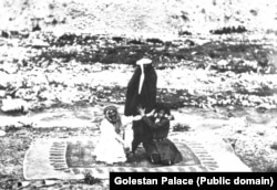 ინტერნეტით გავრცელებულ ფოტოებს შორის არის სექსუალური შინაარსის და ზედმეტად ეროტიკული მოტივებიც.