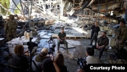 Csökkenőben van Ukrajnában Volodimir Zelenszkij bizalmi indexe