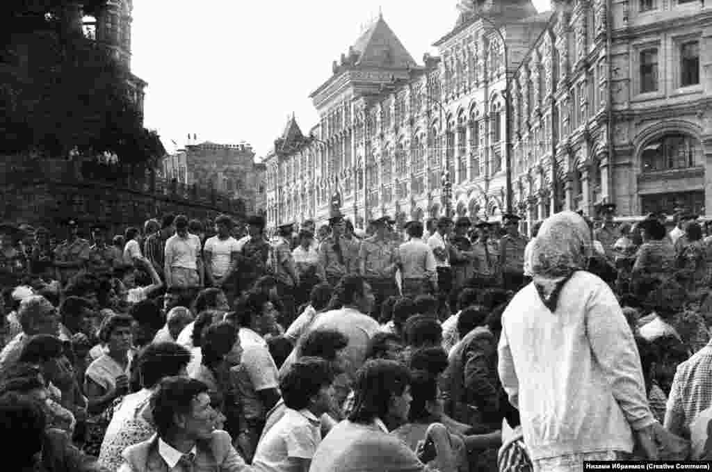 Протест чарасында катнашучылар