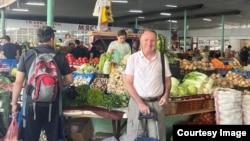 Макс Георг Майер. Бишкектеги базарлардын биринде.