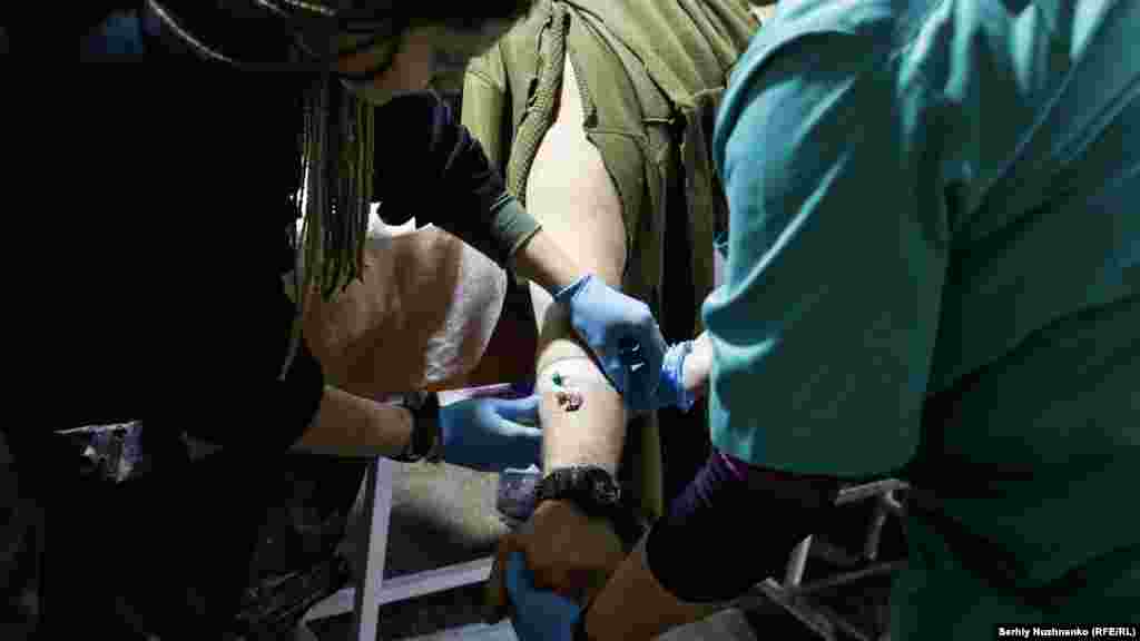 Rykhlitska je 16. marta 2022. podijelila objavu na Facebooku u kojoj se navode žene koje su ubijene nakon ruske invazije, a neke od njih u aktivnoj borbi. Objava je glasila: "Ako tražite prave ženske heroje, zapamtite ove žene", a proglašeni heroji su "one žene koje žrtvuju svoju energiju i resurse da spase, brane, liječe, štite, hrane i podržavaju". &nbsp;