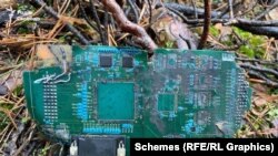 Componente electronice într-un fragment al unui avion de luptă rusesc doborât în Ucraina