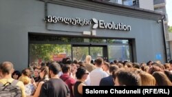 ვითარება "ევოლუშენის" ოფისთან 5 აგვისტოს საღამოს