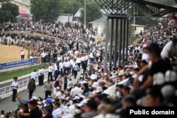 Оштогу “Төлөйкөн” ат майданына улуттук оюндарды көрүү үчүн 40 миңден ашык киши келген. 31-август, 2023-жыл.