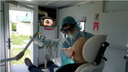 Medicina pe patru roți, singura șansă pentru copiii din sate de a fi văzuți de stomatolog