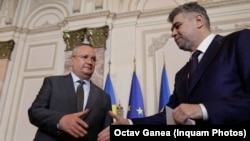 Marcel Ciolacu (dreapta) și Nicolae Ciucă (stânga) au făcut suficiente aranjamente ca să-și asigure atât conducerea partidelor, cât și o victorie la cele patru rânduri de alegeri.