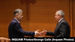 Președinții celor două partide aflate la guvernare, Marcel Cioacu (PSD) și Nicolae Ciucă (PNL) se ceartă în public, pe Facebook. Acuzațiile reciproce s-au amplificat odată cu apropierea alegerilor prezidențiale și parlamentare.