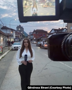 Gazetarja Qëndresa Sinani.