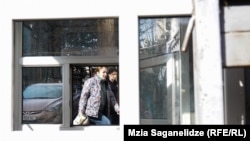 ნატა ფერაძე 5-დღიანი პატიმრობის შემდეგ ტოვებს იზოლატორს