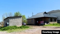 Талашка түшкөн үй.