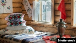 Согласно внесенным поправкам в российское законодательство, субъект РФ сможет самостоятельно определять, сохранить ли двухуровневую систему с сельскими и городскими поселениями или перейти на одноуровневую.