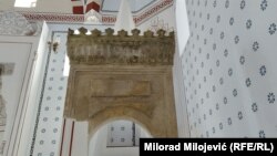 Kruna na mimberu džamije Arnaudija, prostoru na kojem stoji imam, izvađena je iz rijeke Vrbas i vraćena na svoje mjesto, 7. maja 2024.