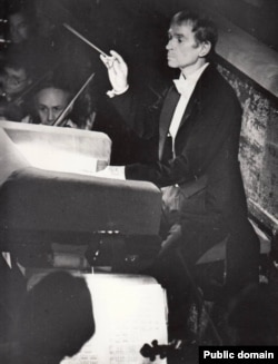 Рудольф Нуриев Казан опера һәм балет театрында дирижерлык итә, 21 май 1992