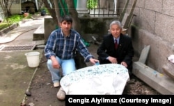 Түркологдор Четин Жумагулов жана Женгиз Алйылмаз. 2005.