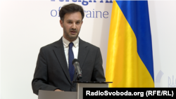 «Чесно кажучи, я не рекомендую журналістам довіряти будь-яким пропозиціям Путіна щодо «коридорів» у зоні бойових дій. Я на власні очі бачив, чим закінчуються такі пропозиції – 29 серпня 2014 року в Іловайську»