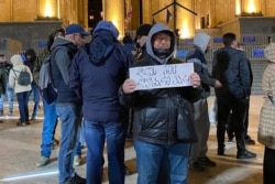 ლაზარე გრიგორიადისის მხარდამჭერი საქართველოს პარლამენტთან. 31 მარტი, 2023 წელი