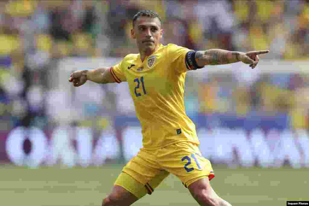 Căpitanul echipei naționale de fotbal a României - Nicolae Stanciu - a marcat primul gol, în minutul 29.&nbsp;